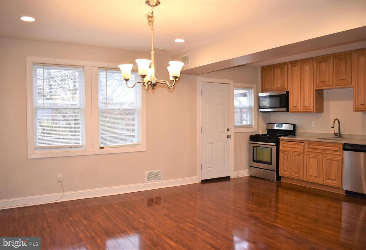 Primary Photo - 1503 E Cold Spring Ln