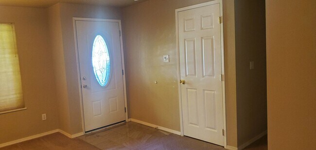 Foto del edificio - Fantastic 4 bedroom RAMBLER in Manorwood!
