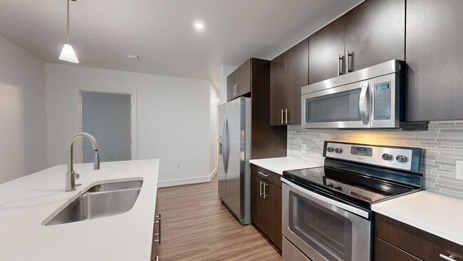 Interior Photo - 100 Pier 4