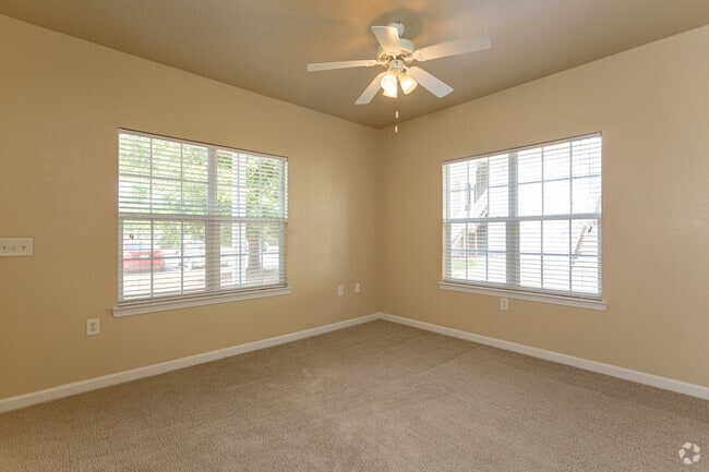 1BR, 1BA - 760 SF - Maple Village Apartments