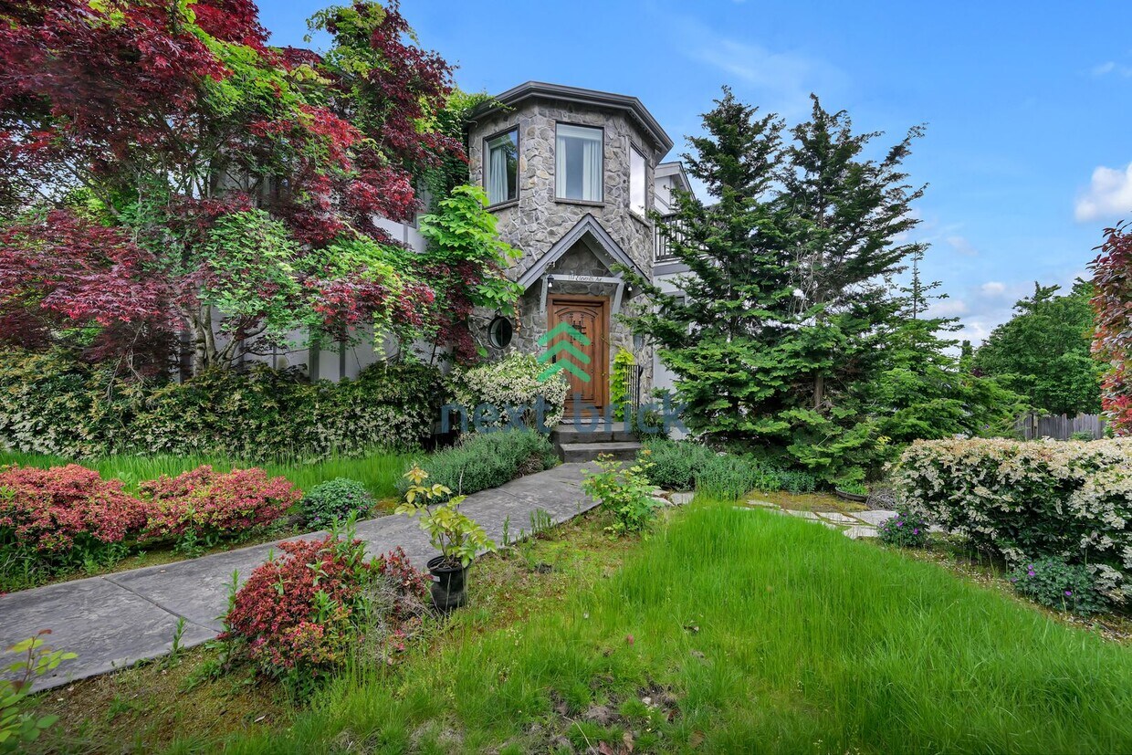 Primary Photo - Beautiful home with 4 beds, 3.5 baths for ...