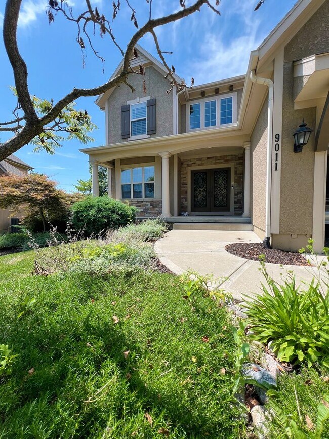 Building Photo - COMING SOON: Luxury 5-Bed Home in Wilshire...