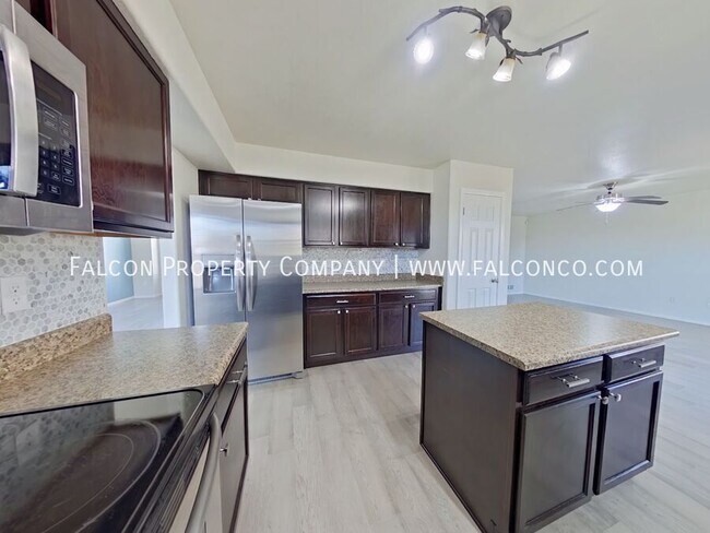 Foto del edificio - 7875 Morning Dew Rd