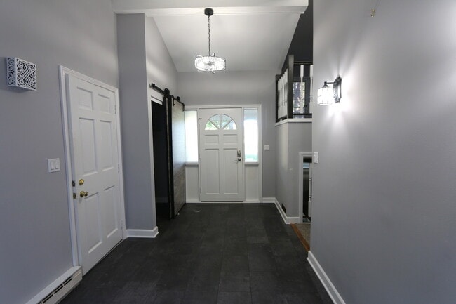 Building Photo - 1401 Hillside Ln