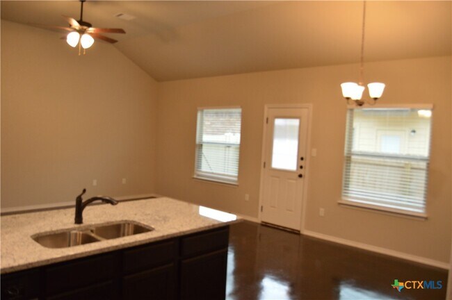 Building Photo - 1122 Stanley Wy