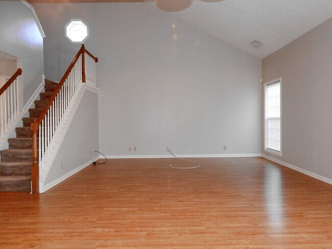 Building Photo - 5112 Middlesex Dr