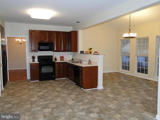 Building Photo - 103 Maple Ridge Way
