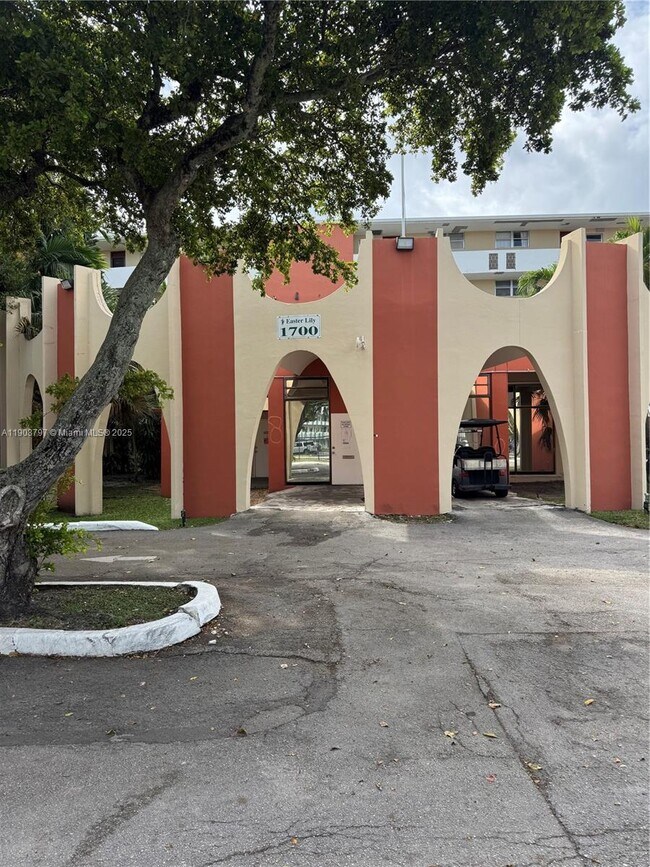 Building Photo - 1700 NE 191st St