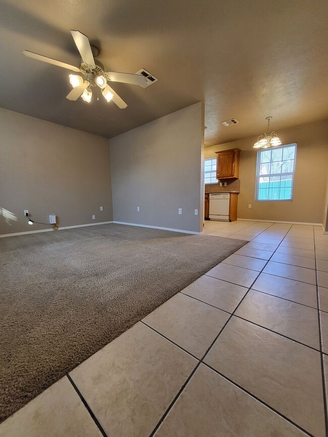 Building Photo - (2) Bed/(2) Bath in Purcell! Avail Nov 1!