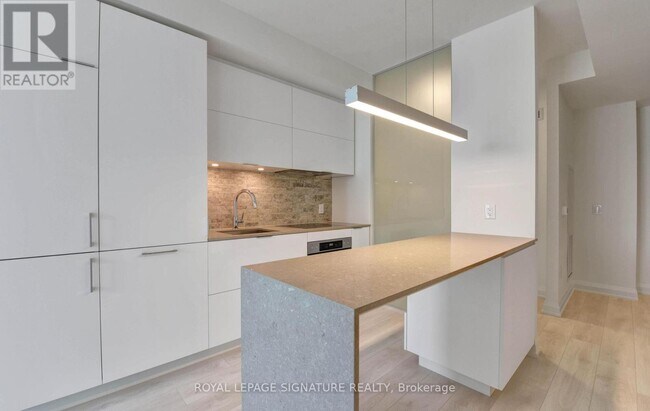 Photo du bâtiment - 15 Lower Jarvis St