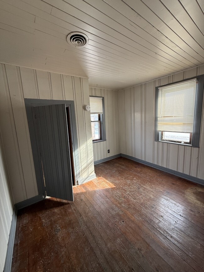 Building Photo - 102 Home Ave