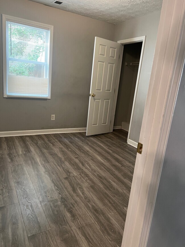 Foto del edificio - 326 E High St