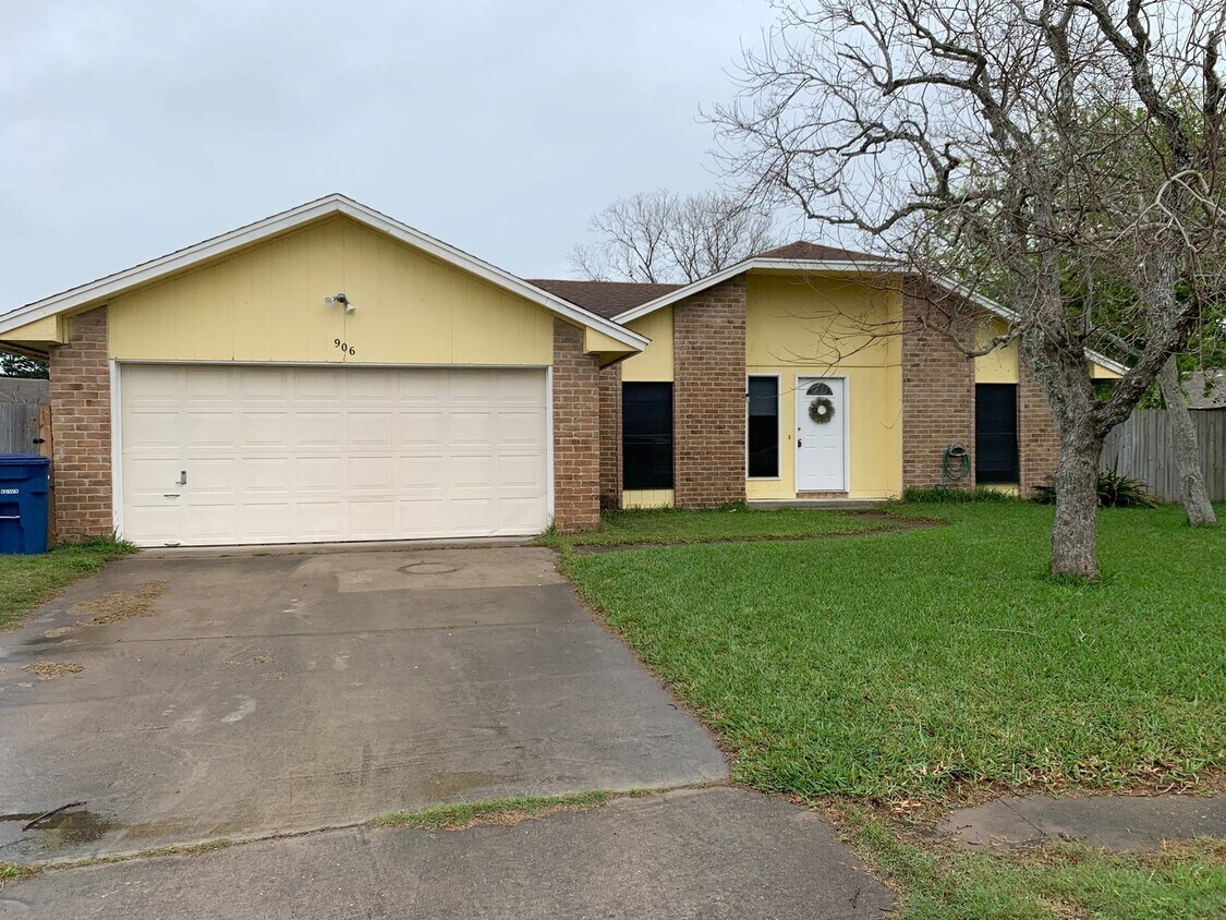 Foto principal - 906 Red Bishop - 3/Bed 2/Bath - $1675/month