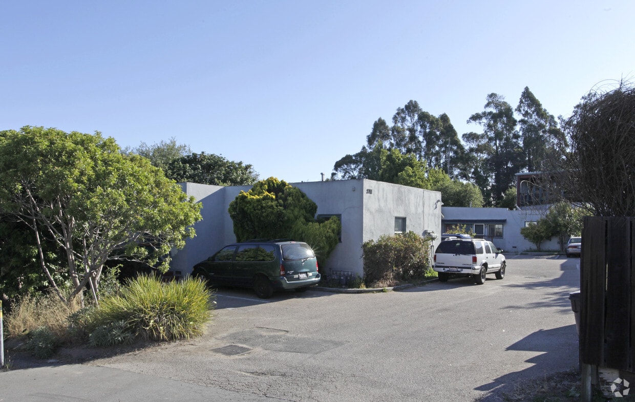 Building Photo - 2711 Soquel Ave