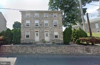 Building Photo - 667 Easton Rd
