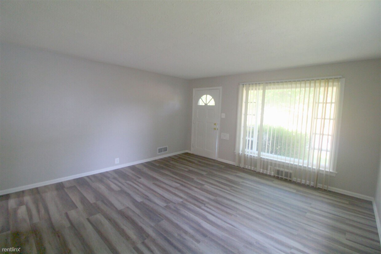 Primary Photo - 1411 N Riley Ave