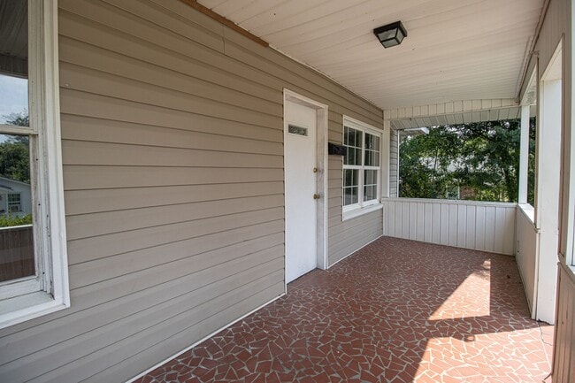 Building Photo - Charming 3 Bedroom, 1.5 Bath - Available Now!