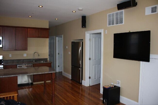 Foto del edificio - 146 Hillside St