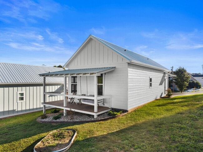 Building Photo - 219 Auttie Cir