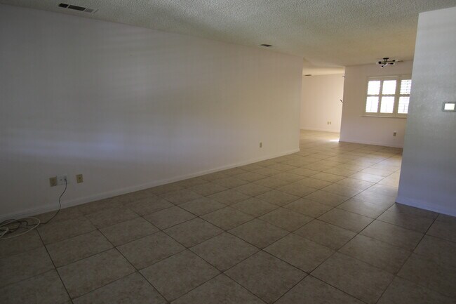 Building Photo - 1118 Lana St