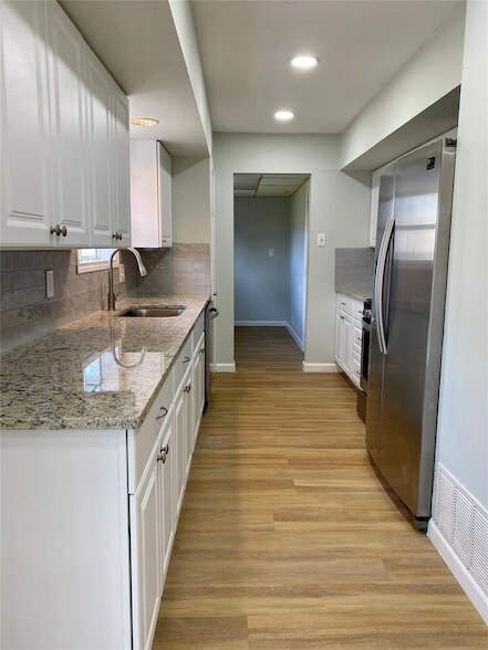 Building Photo - 2859 Linhaven Dr