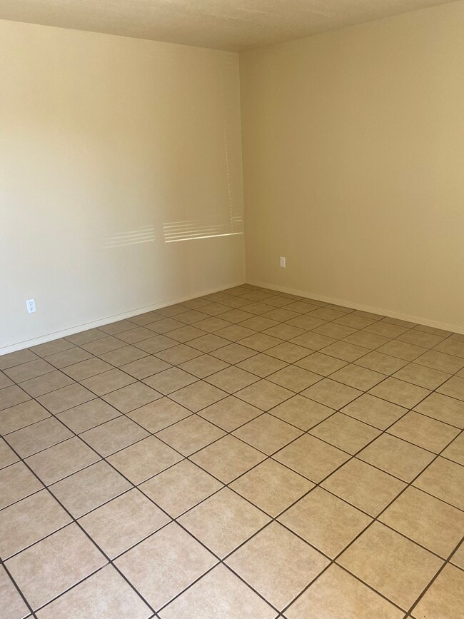 Living Space - 8493 Roseway Dr