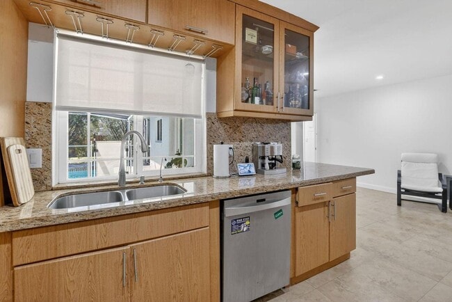 Foto del edificio - 7000 Plantation Rd