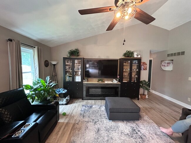 Building Photo - 507 Wheatland Dr
