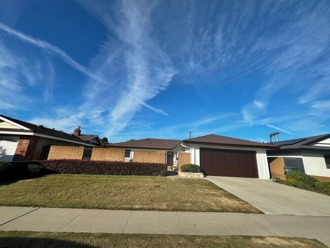 Spacious 4-bedroom, 2.5-bath Home Fountain Valley - Spacious 4-bedroom, 2.5-bath Home Fountain Valley