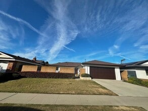 Building Photo - 18371 Tamarind St