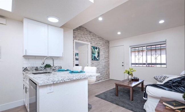 Foto del edificio - 1 Bed / 1 Bath Apartment for Rent in San Ysidro – $1,799/mo
