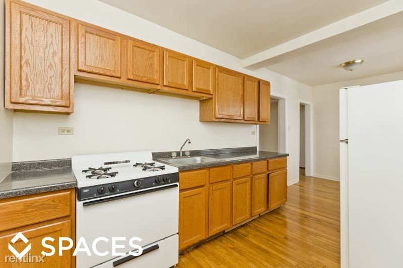 Foto principal - 4846 W Wrightwood Ave