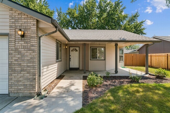 Foto del edificio - 5360 N Noble Fir Ave