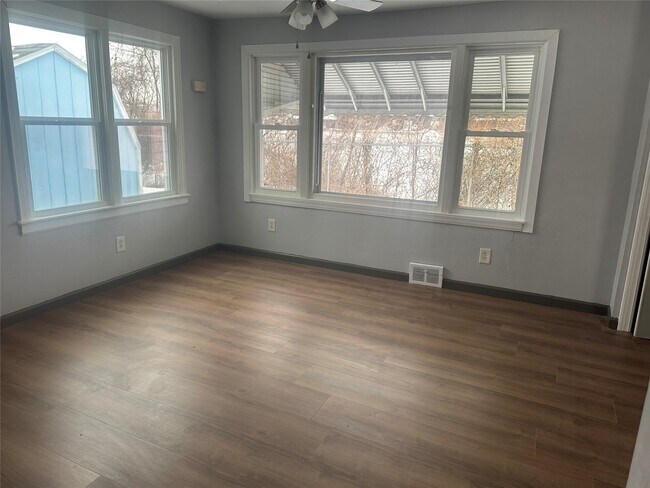 Foto del edificio - 1228 Hilborn Ave