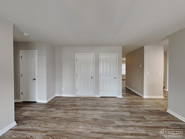 Foto del edificio - 905 Farnsworth Dr