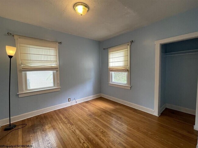 Building Photo - 1016 E Brookside Dr