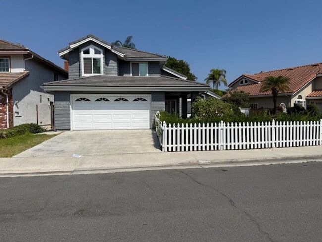 White Picket Fence Home in Irvine - White Picket Fence Home in Irvine