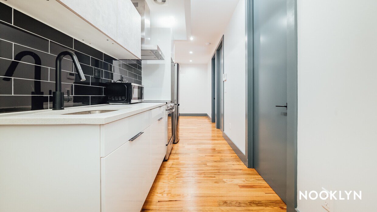 Foto principal - 235 Montrose Ave