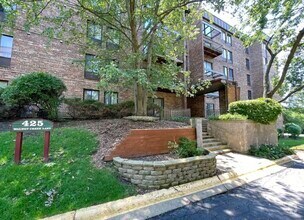 Building Photo - 425 Walnut Creek Rd