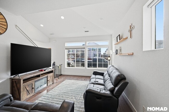 Building Photo - 247 S Old Hammer St