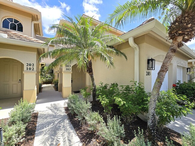 Building Photo - ** PELICAN LANDING ** 3 BED / 2 BATH - GAR...