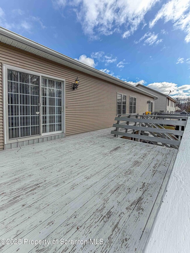 Building Photo - 4013 Pond View Dr