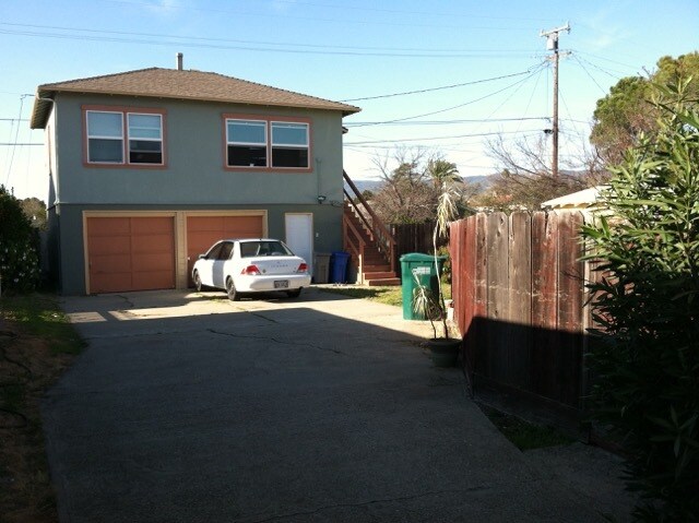 Building Photo - 560 Leff Street