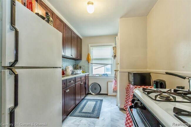 Building Photo - 7922 Orchard Ave