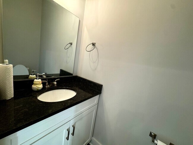 Foto del edificio - END UNIT Sunburst Villa Luxury Townhouse WITH BASEMENT