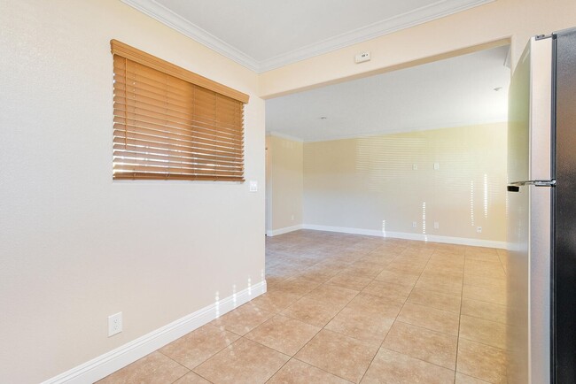 Building Photo - 1 BR / 1 BA 575 Sq ft. / Chula Vista Condo