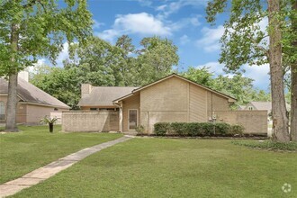 Building Photo - 52 Greentree Ln