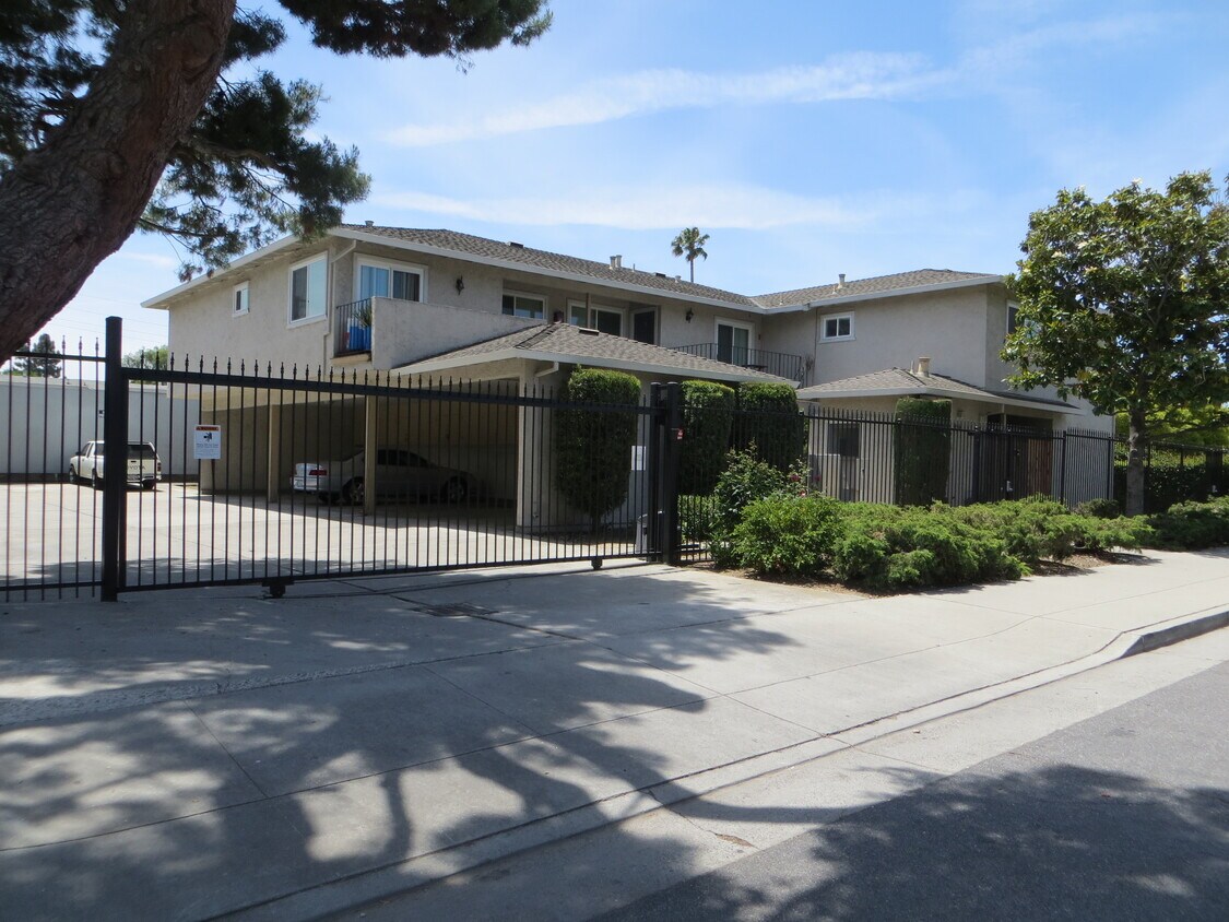 Primary Photo - 956 Paula St