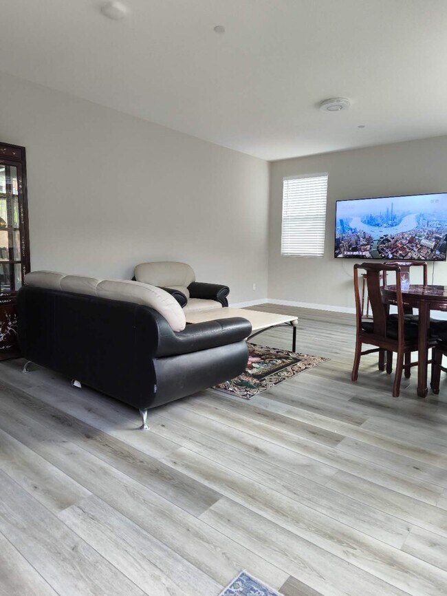 Foto del edificio - 1611 Laurelwood Wy