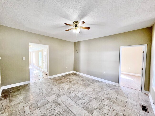 Foto del edificio - 829 Dillard St
